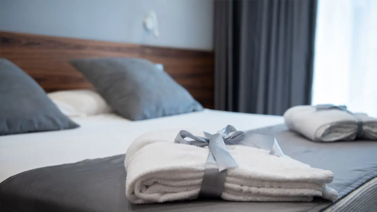 Puerta de habitaci&oacute; d&rsquo;hotel amb n&uacute;mero 202