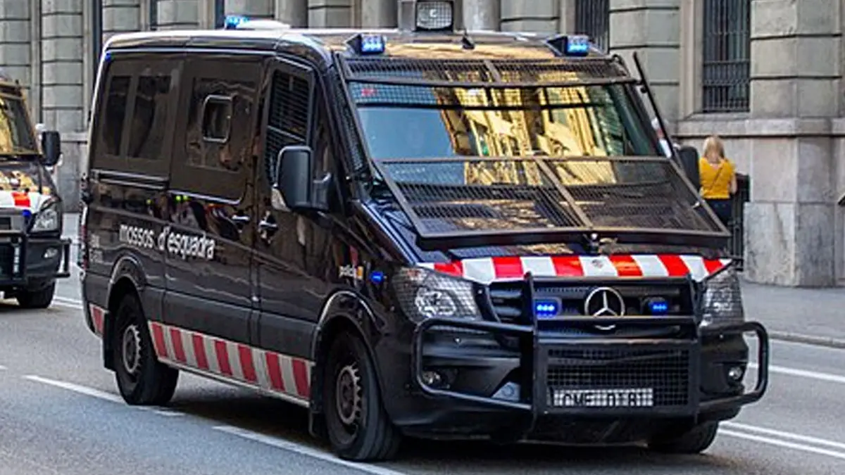 Carrer del barri Fortuny de Reus amb terrasses i vianants. Foto Wikiwand