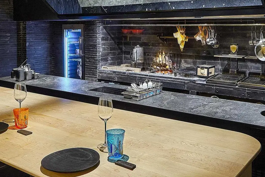 Restaurant TohQa tanca despr&eacute;s d&rsquo;una estrella Michelin. Imatge Guide Michelin