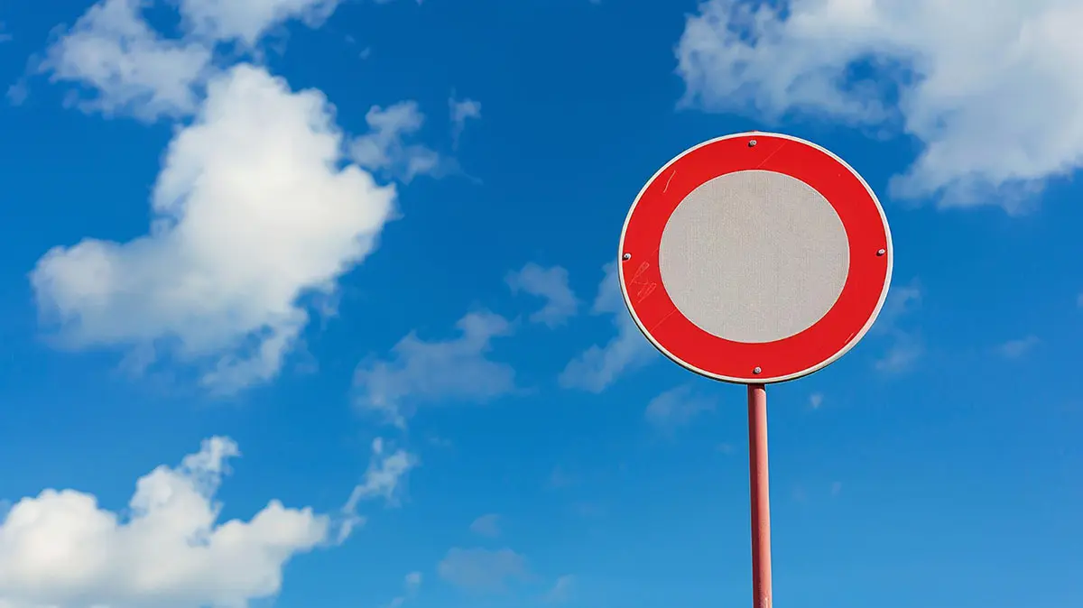 Senyal de tr&agrave;nsit R-100 de prohibici&oacute; total