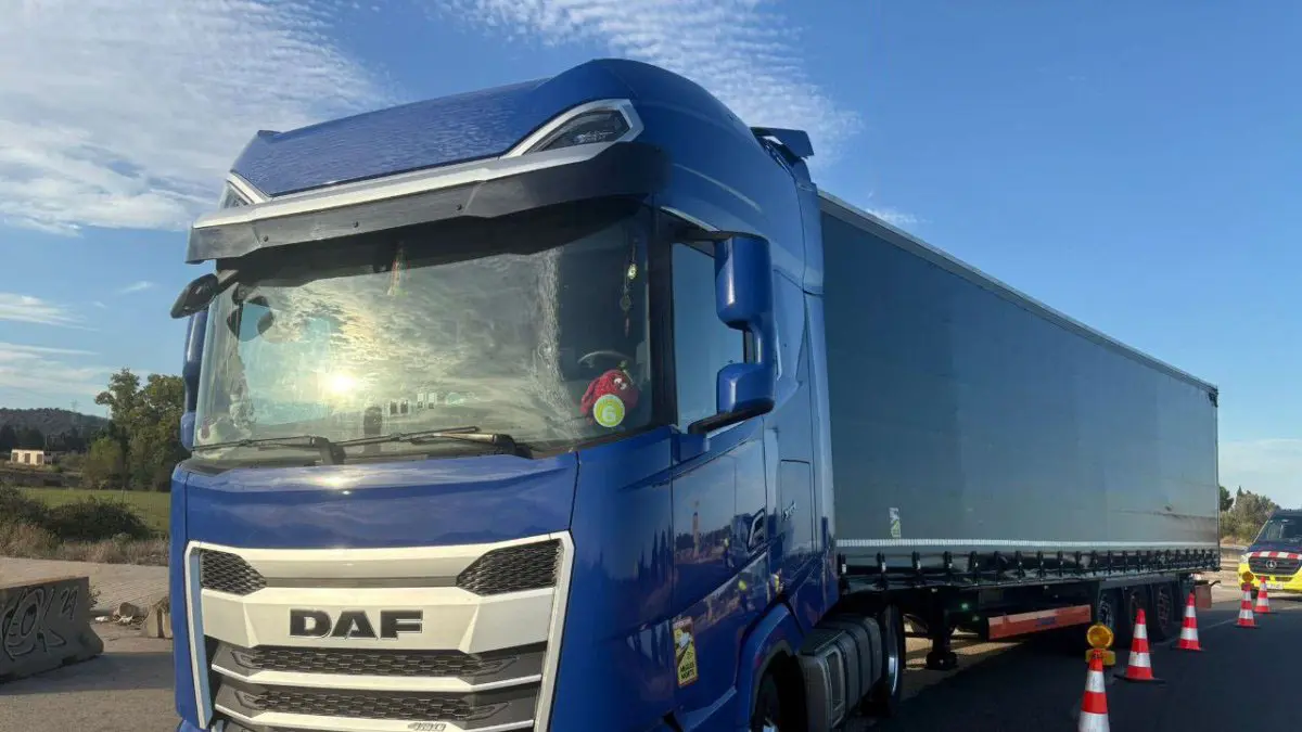 Cami&oacute; aturat pels Mossos a l'Aldea. Diari Mes.