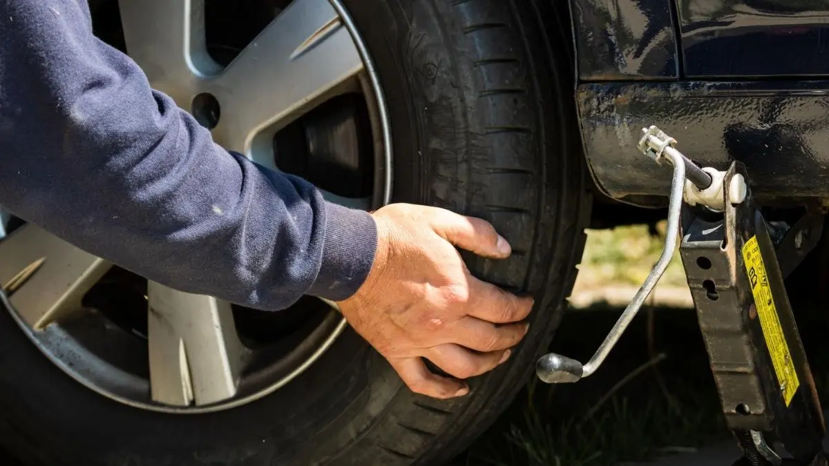 Cotxes amb rodes punxades al barri de la Fraternal de Valls