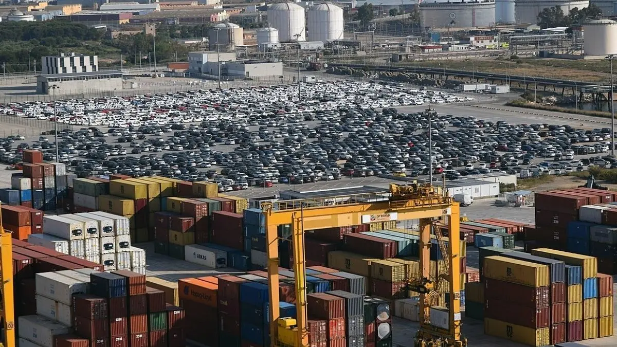 Desc&agrave;rrega r&egrave;cord de mineral al Port de Tarragona. Imatge Wikipedia