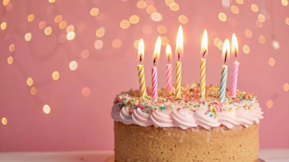 Past&iacute;s d&rsquo;aniversari en un restaurant