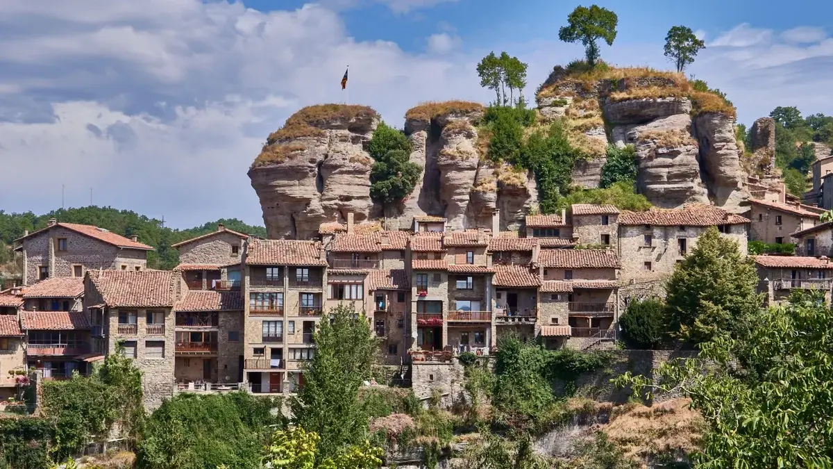 rupit-enclavat-entre-roques