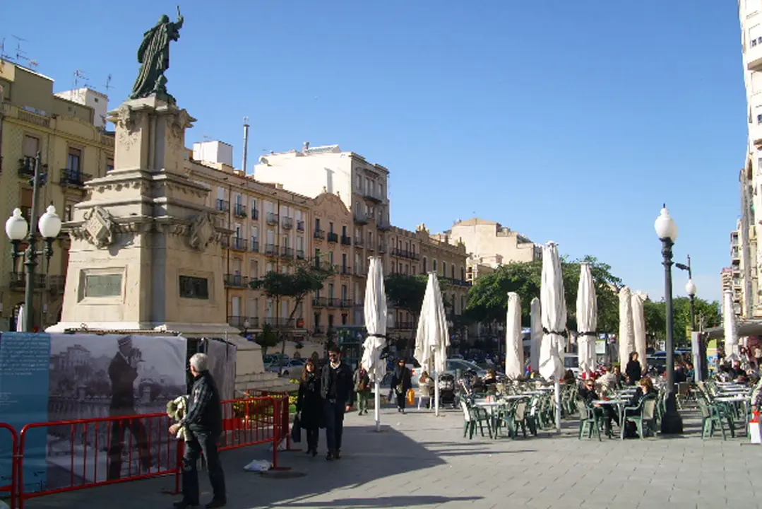 Aceres ocupades a Tarragona amb obstacles i terrasses. Imagen Wikipedia