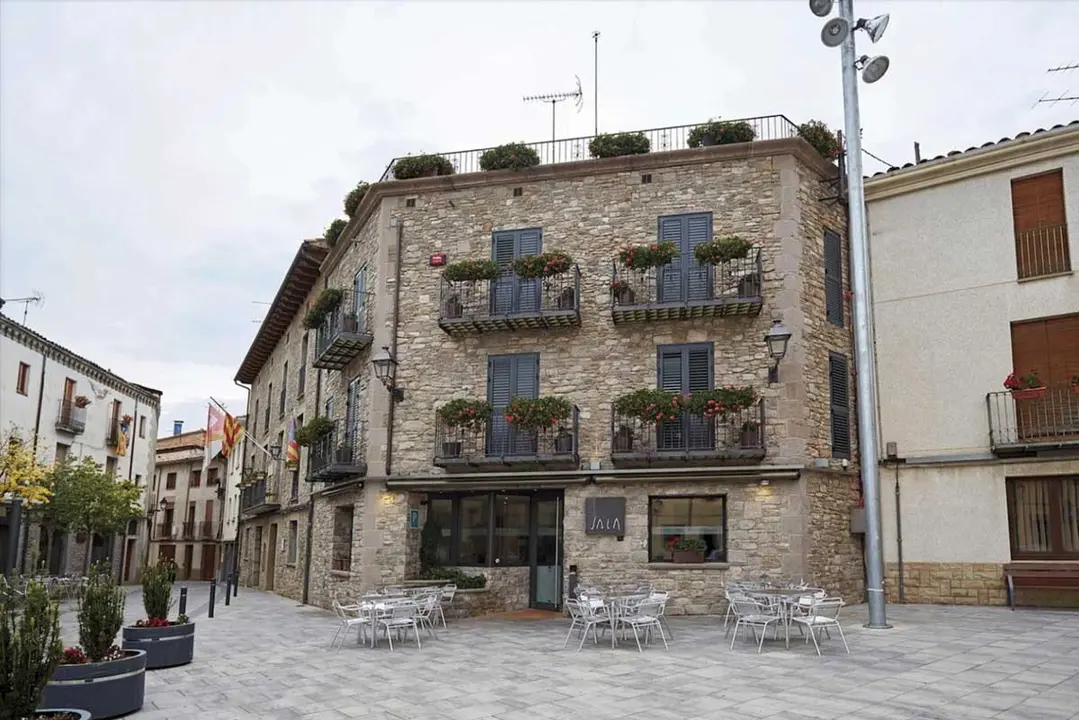 Restaurant Fonda Sala a Olost amb men&uacute; destacat per National Geographic. Imatge turisme.llucanes.cat