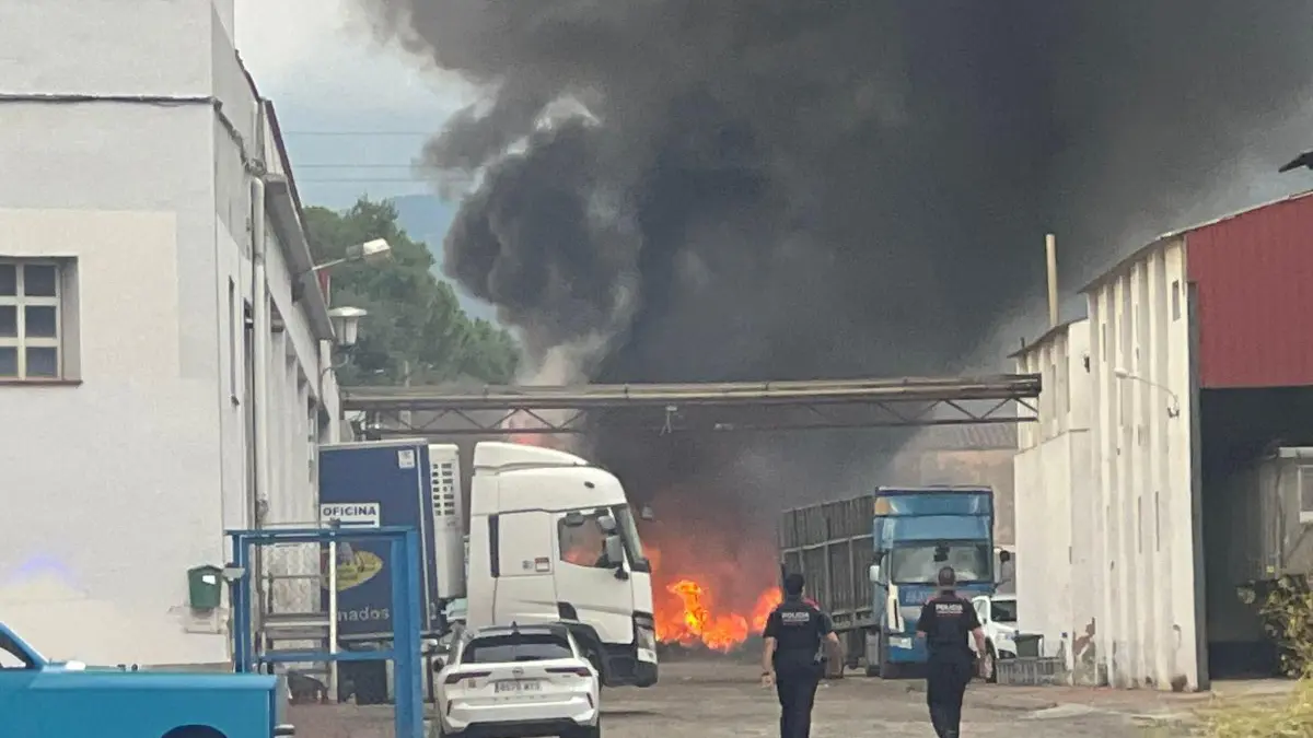 Incendi al pol&iacute;gon Agro-Reus. Diari de Tarragona.