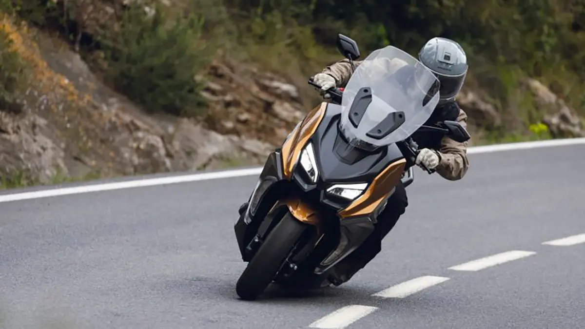 QJ Motor Fort 125N, scooter GT amb microhibridaci&oacute; i gran equipament