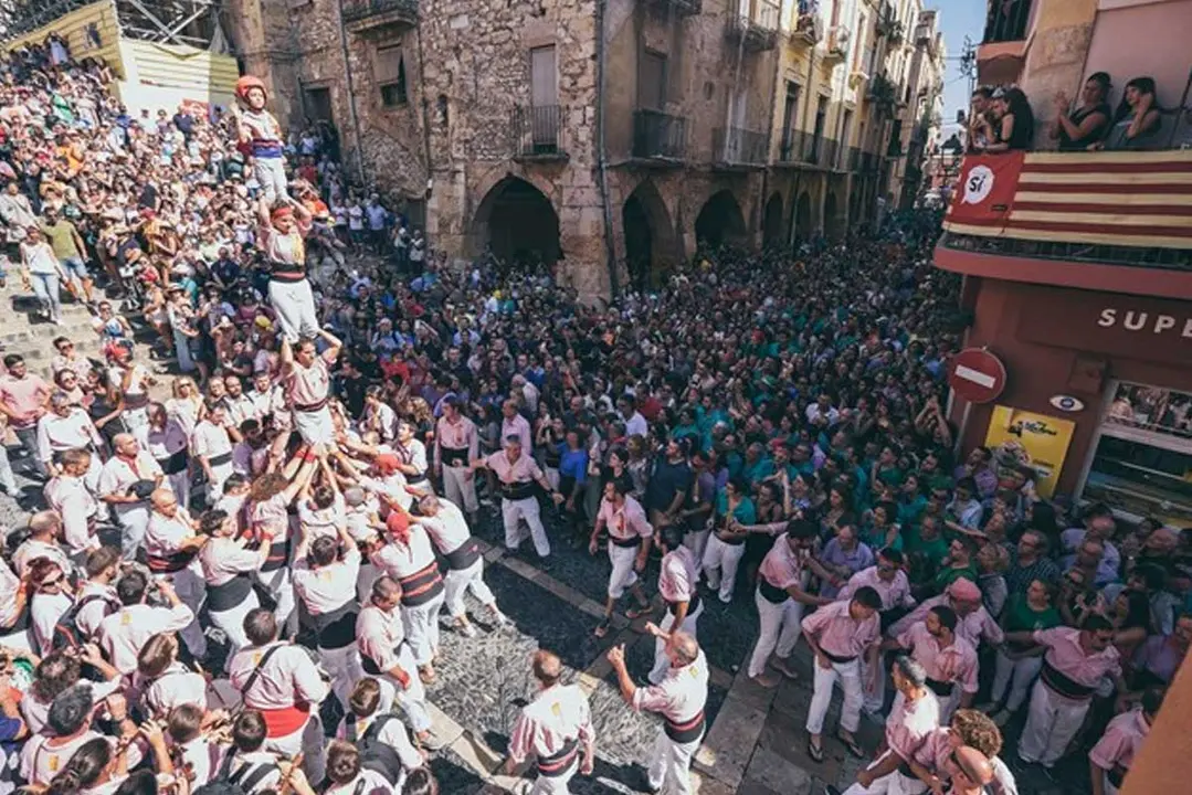Pilar caminant de Santa Tecla a Tarragona. Imatge tarragona.cat