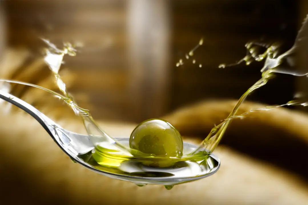 Ampolla d&rsquo;oli verge extra de Tarragona amb fons japon&egrave;s