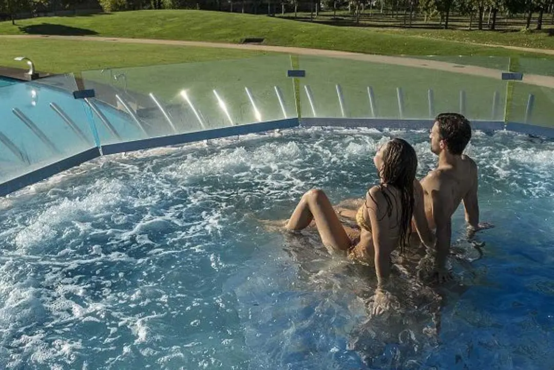 Interior futurista del balneari Magma a Santa Coloma de Farners. Imatge magma-cat.com