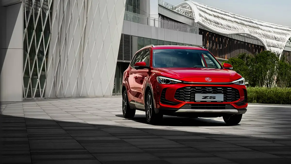 MG ZS en un taller mec&agrave;nic a Espanya. mgmotor.