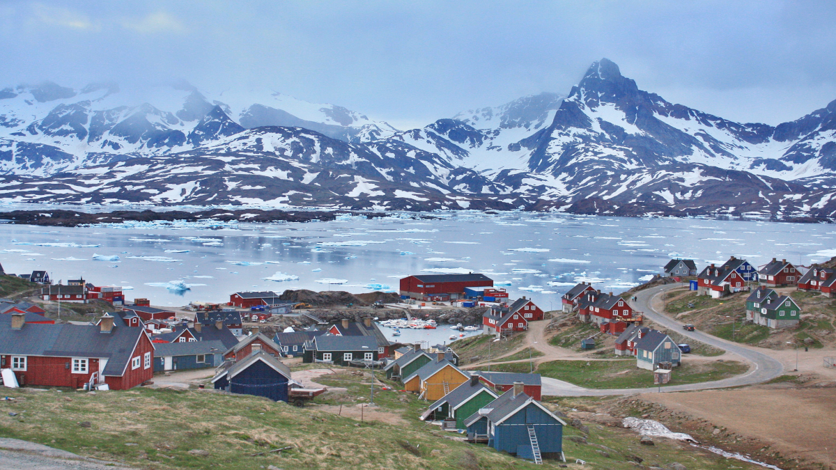 Tasiilaq-Sermersooq-costa-oriental-groenlandia-estiu-Chrissy from Chicago, US - Angmassalik @ Night