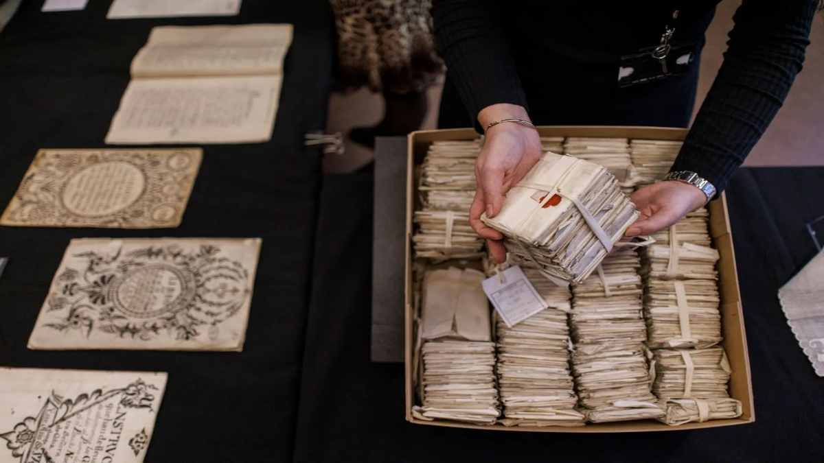 prize-papers-XVIII-EFE-tolga-akmen