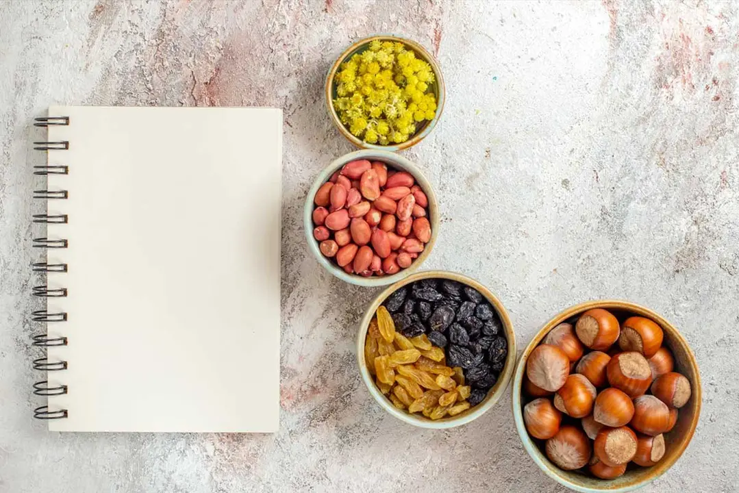 Cireres seques en primer pla amb textura arrugada