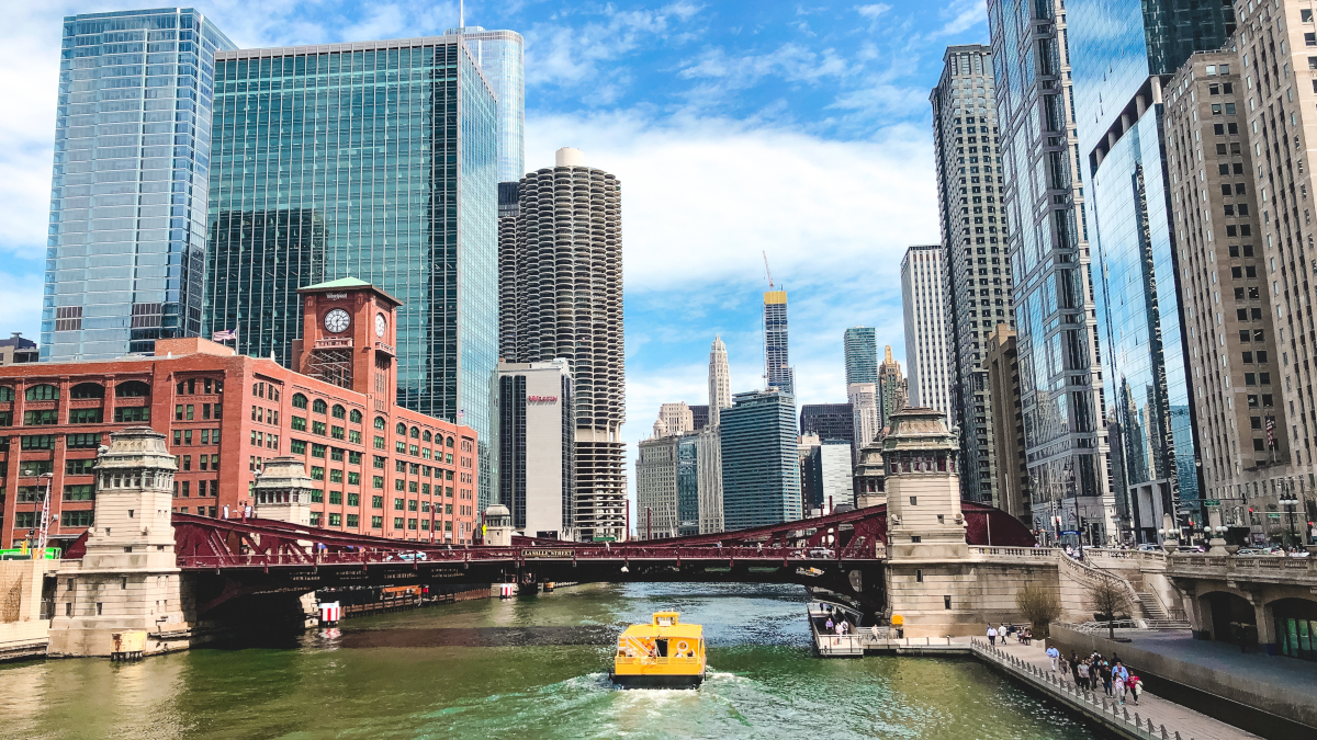 Chicago-formosa-vista-rio-chicago--arquitectura-moderna-increible-freepik
