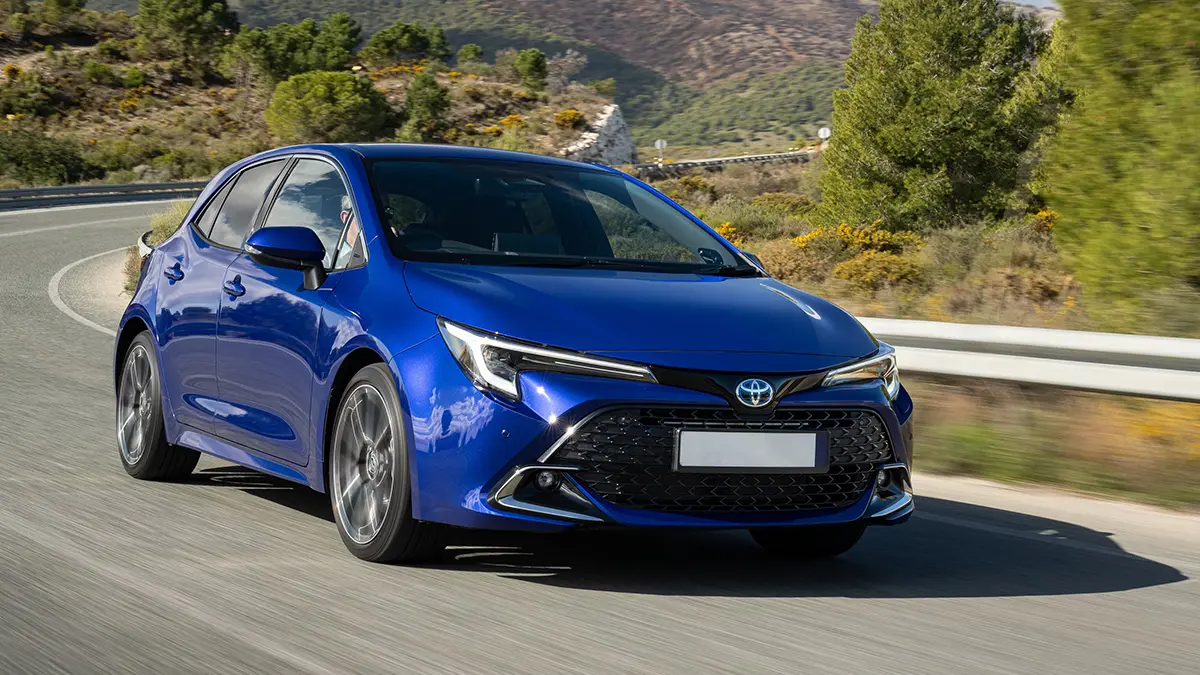 Toyota Corolla h&iacute;brid 2025 interior i consum