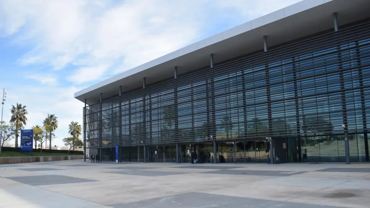 Exterior de firaReus Events preparat per al congr&eacute;s de l&iacute;pids