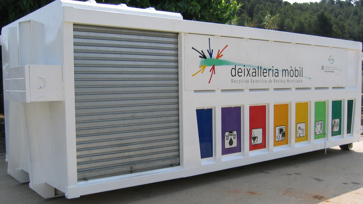 caixa blanca de recollida selectiva a la comarca