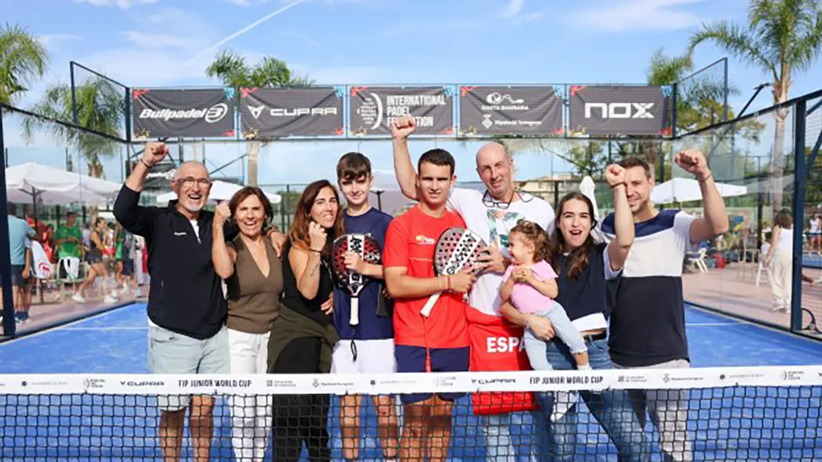 Els germans Est&eacute;banez celebren el Mundial de p&agrave;del j&uacute;nior a Reus