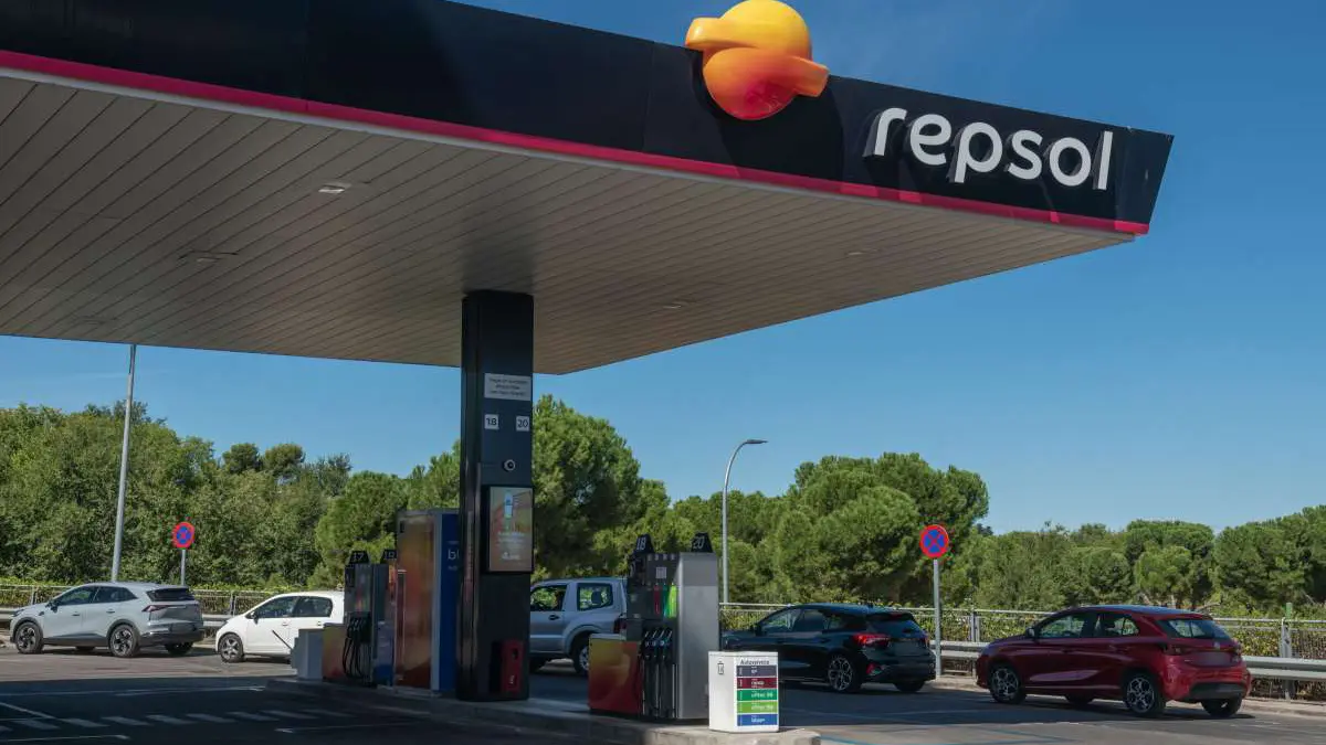 Refineria de Repsol a Tarragona amb la nova gasolina Nexa 95