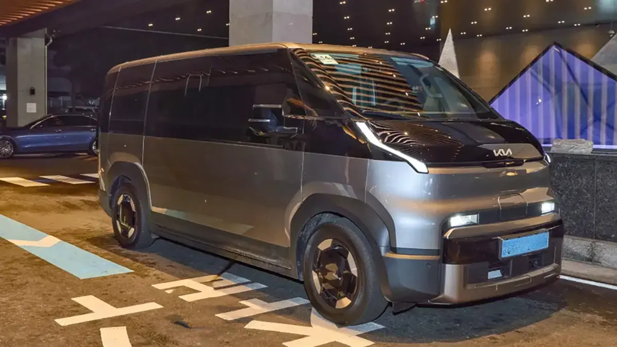 Kia PV5 Passenger 2025 durant la prova a Hwaseong (Corea)