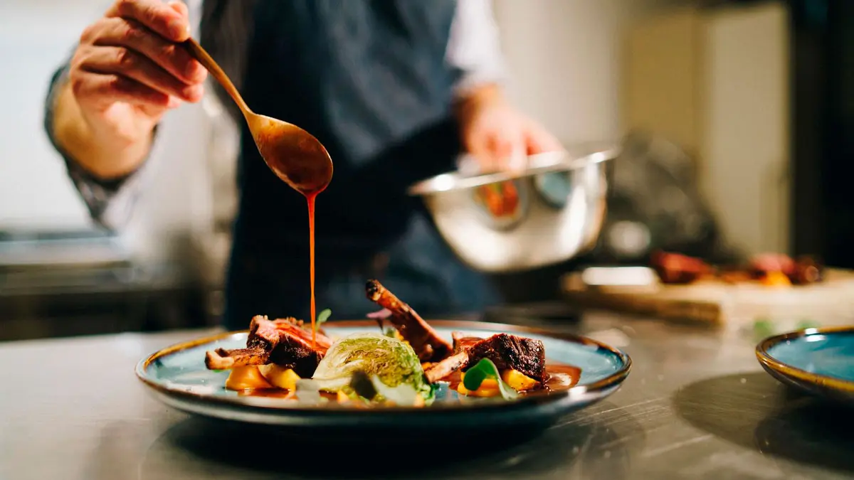 Taula amb plats dels millors restaurants de Tarragona