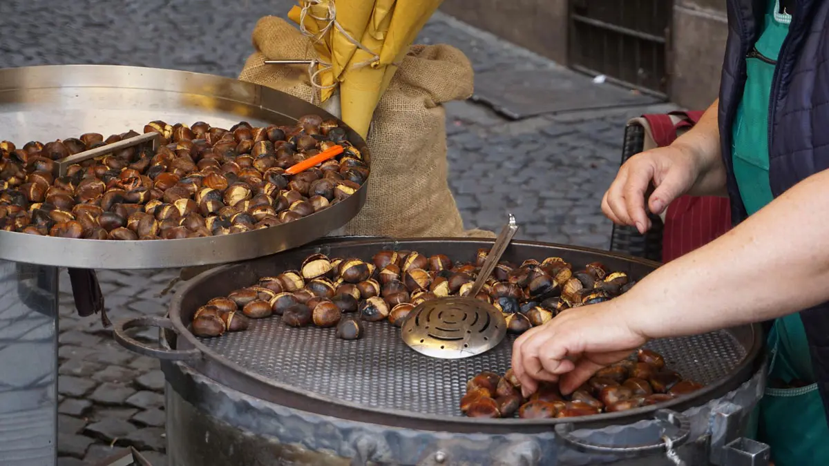 Parada de castanyes a la Rambla Nova de Tarragona