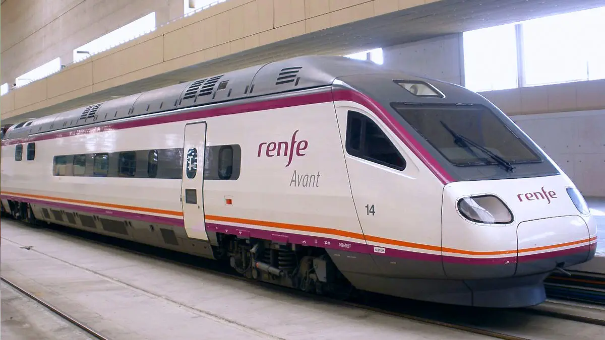 Esperant un Avant buit a Lleida Pirineus. Imatge Renfe Avant - Wikipedia