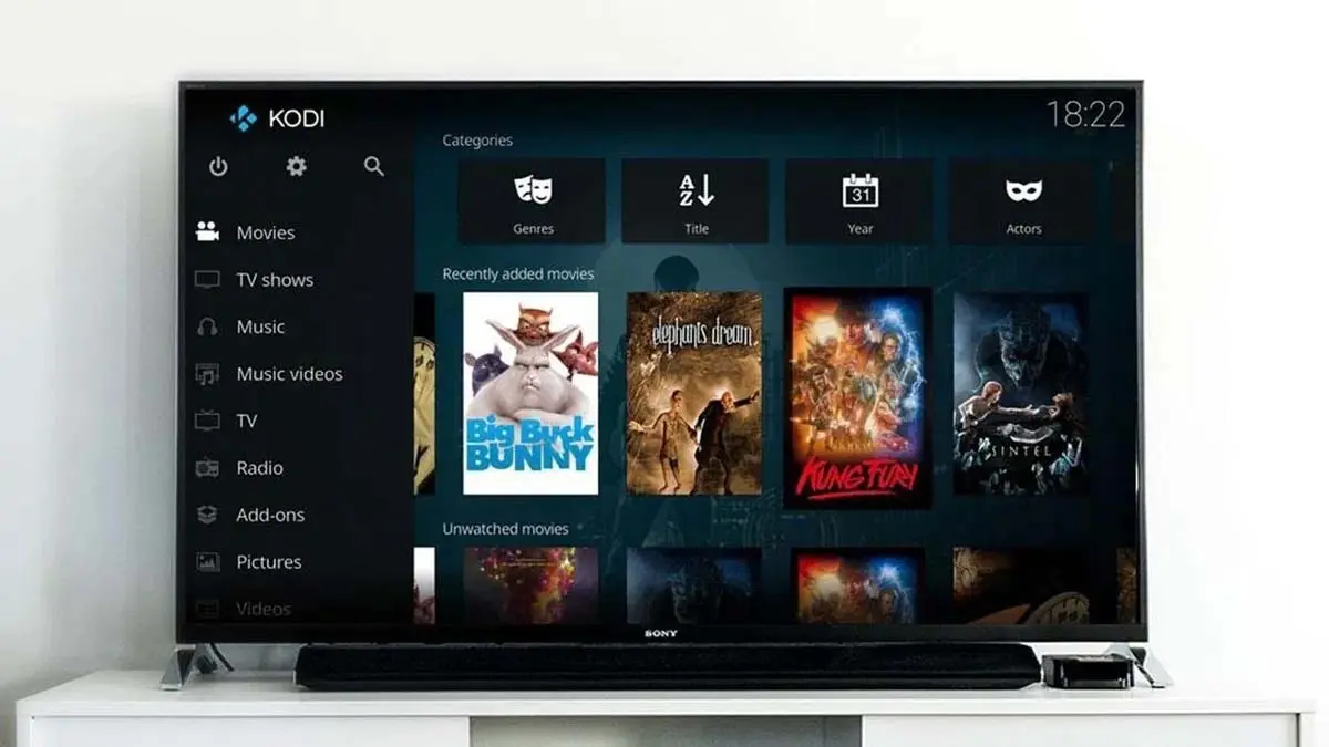 Pantalla de Kodi amb men&uacute; d&rsquo;add-ons de manteniment obert a una Smart TV