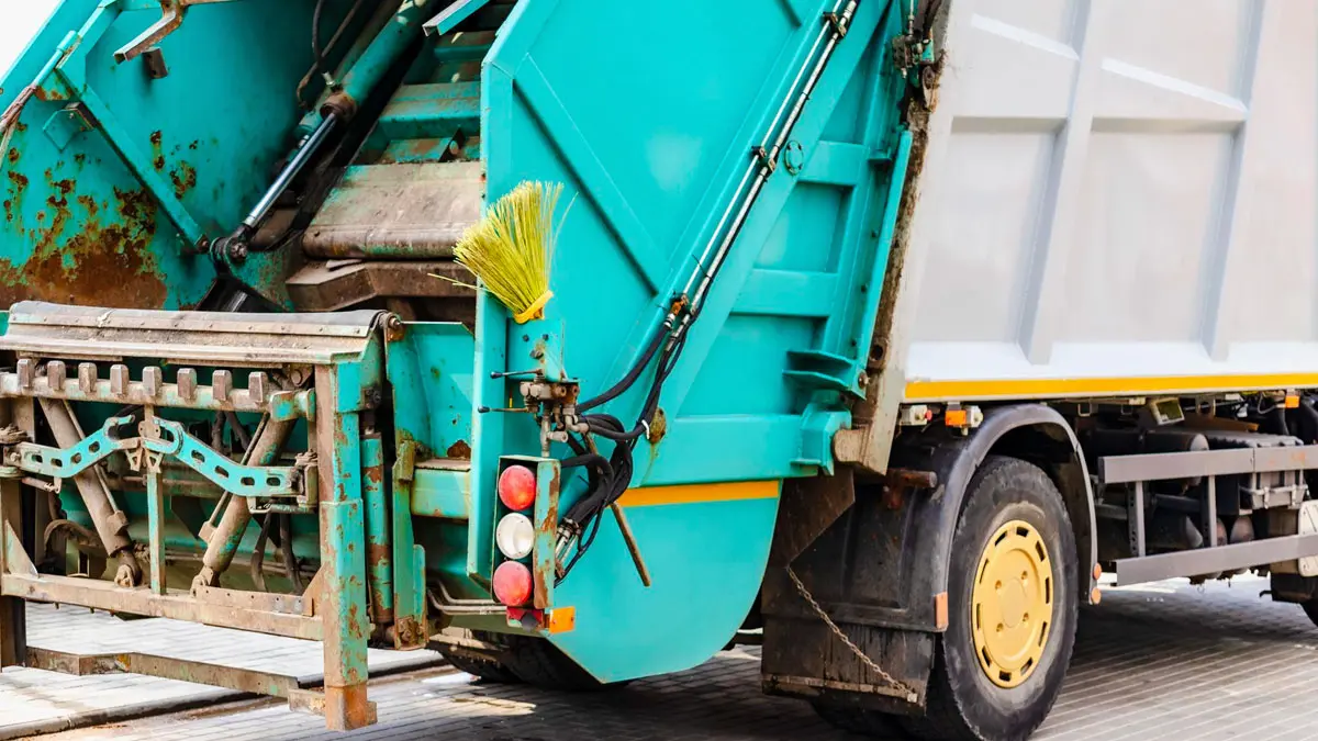 Contenidors de Tarragona al sol del migdia