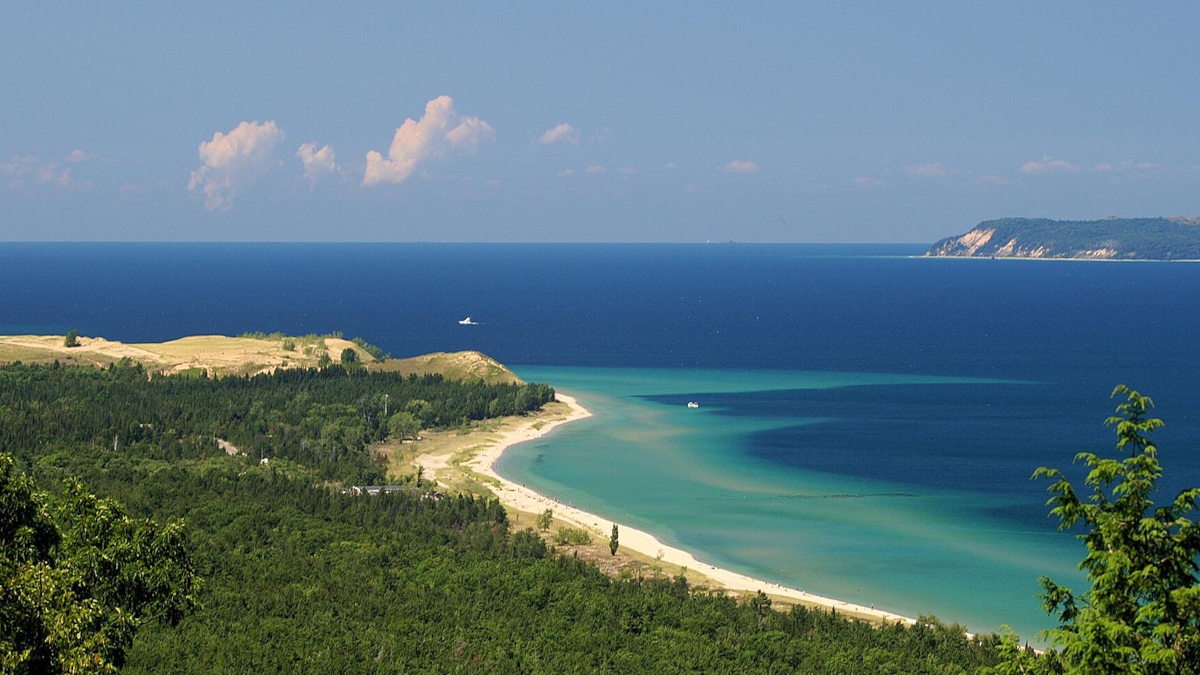 Sleeping-Bear-Dunes-National-Lakeshore-ghoverlook-wc_