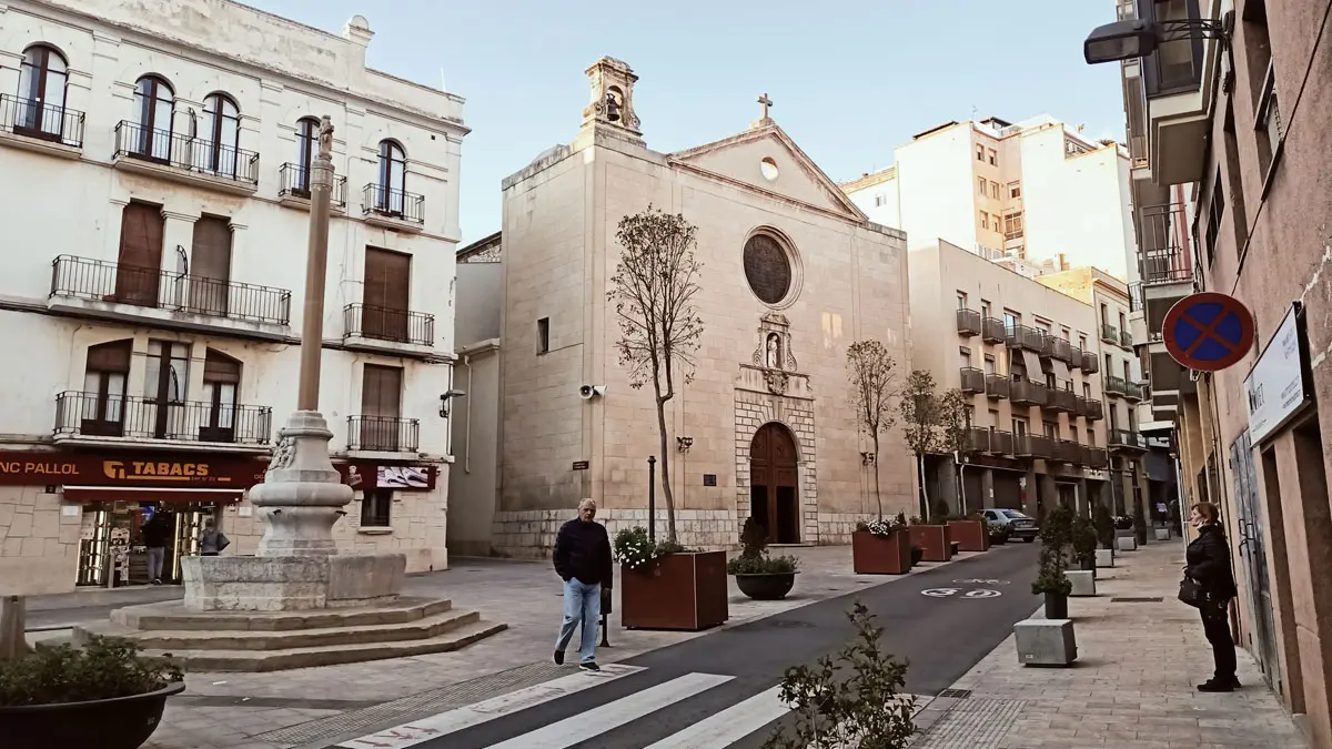 Interior del temple de la Pur&iacute;ssima Sang de Reus. Wikipedia