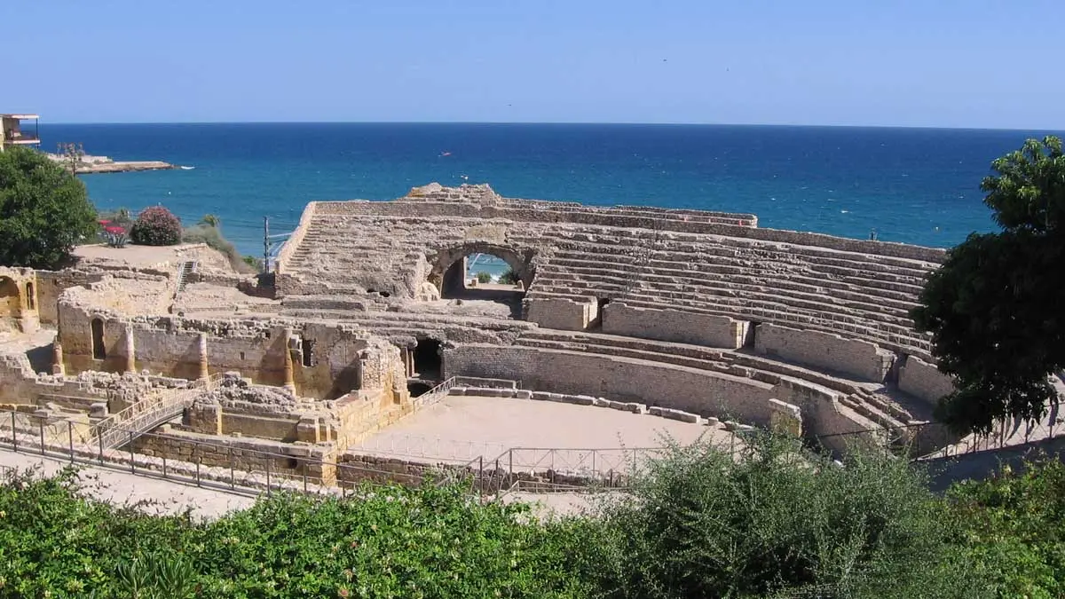 Erosi&oacute; marina a la costa de Tarragona. Wikipedia