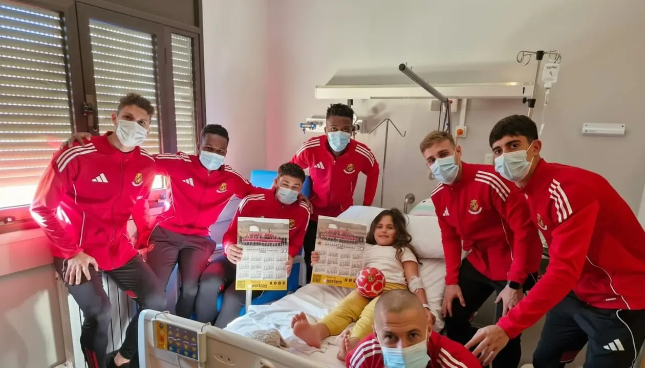 N&agrave;stic visita hospitales de Tarragona, llevando alegr&iacute;a y sonrisas en Navidad