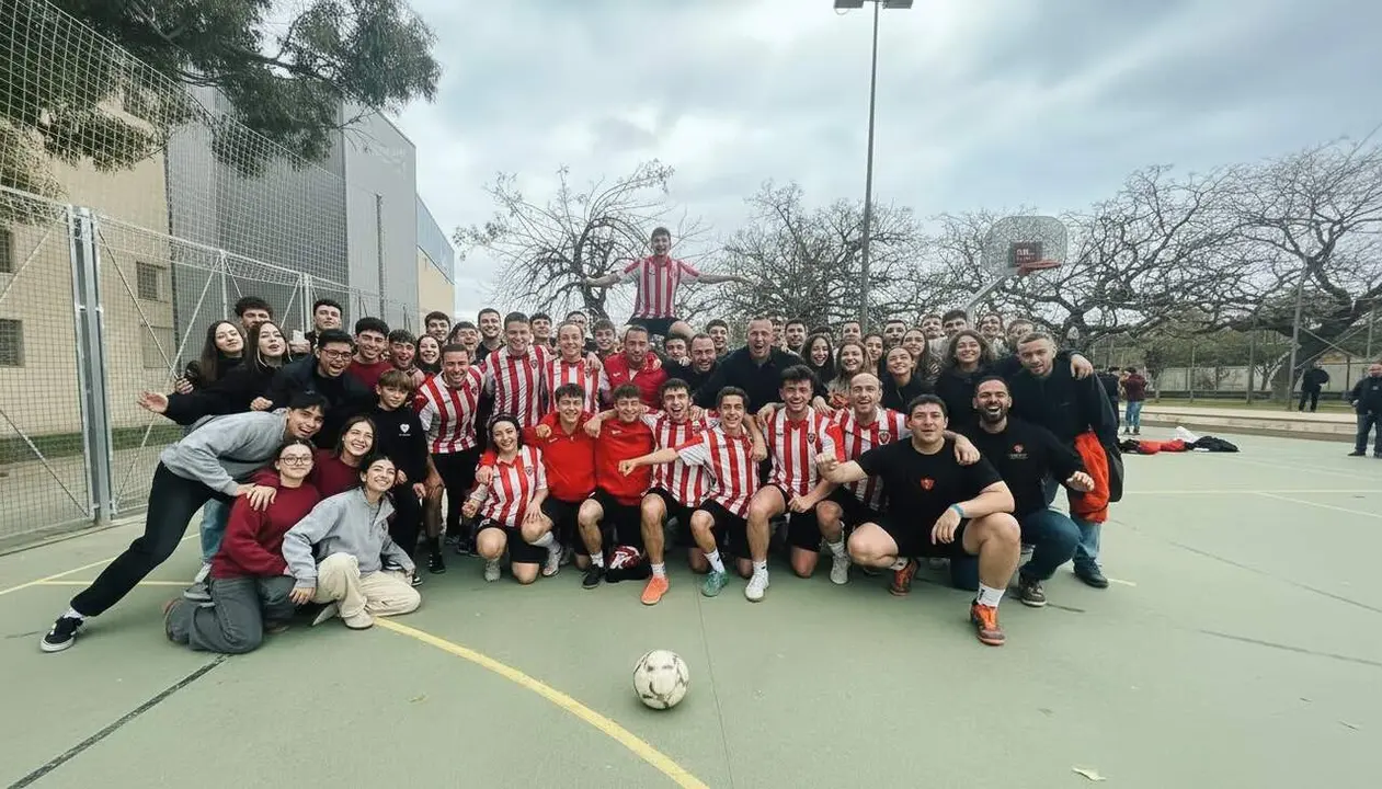 Multitud emocionada gaudint del torneig casteller i futbol&iacute;stic amb ambient vibrant a Reus aquest cap de setmana