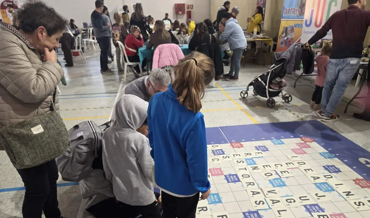 Scrabble gegant muntat en aquesta edici&oacute; de Valls Juga. Foto de SVB.