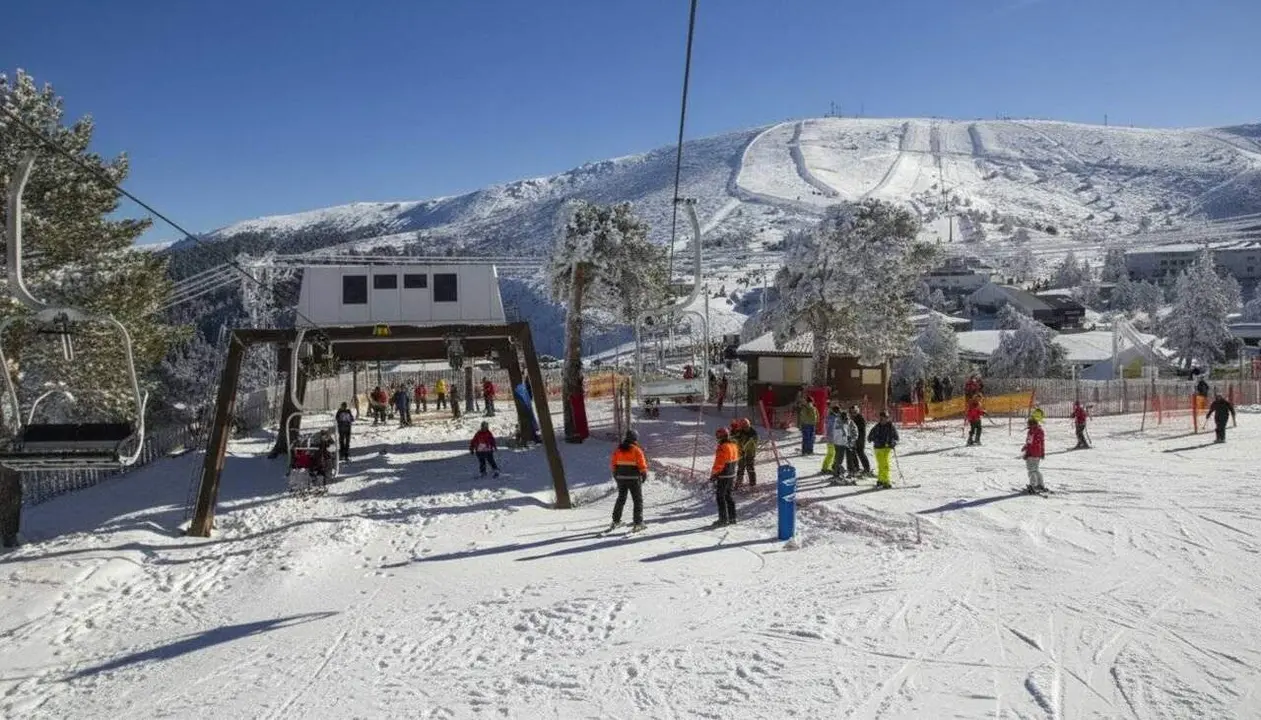 Recreaci&oacute; de l'estaci&oacute; d'esqu&iacute; de Navacerrada, de la qual ja se n'ha anunciat el seu tancament definitu.