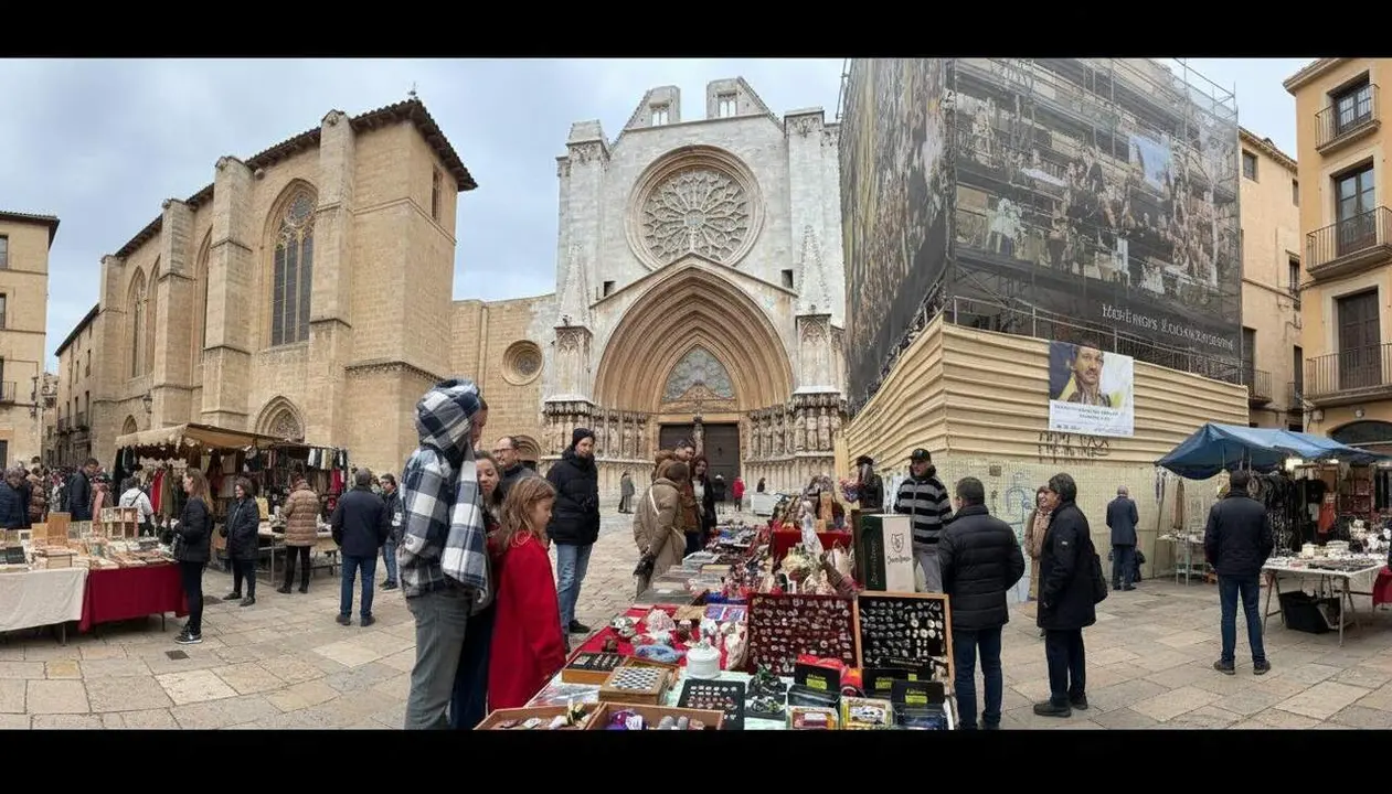 Vista general del mercadet de la Catedral de Tarragona tancat el diumenge 29 de mar&ccedil; per la festa de Rams