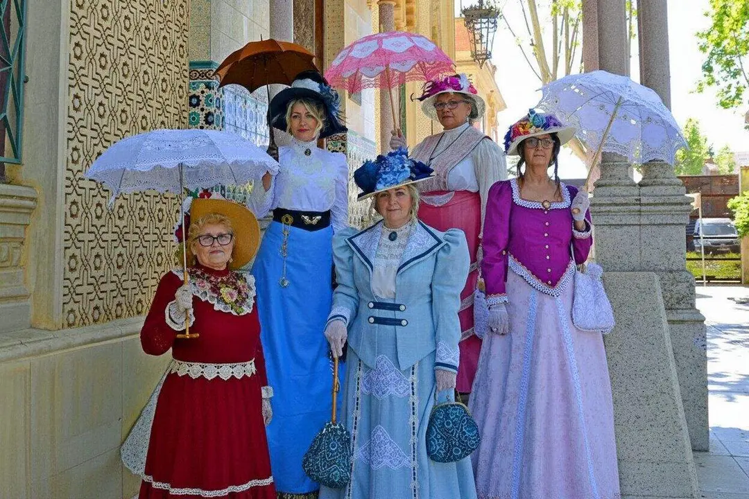 Recreaci&oacute; hist&ograve;rica dels "outfits" de l'&egrave;poca Modernista, de principis del segle XX. Un ambient que podr&agrave;s respirar el proper 18 d'abril a l'Arbo&ccedil;. Font: Ajuntament de l'Arbo&ccedil;.