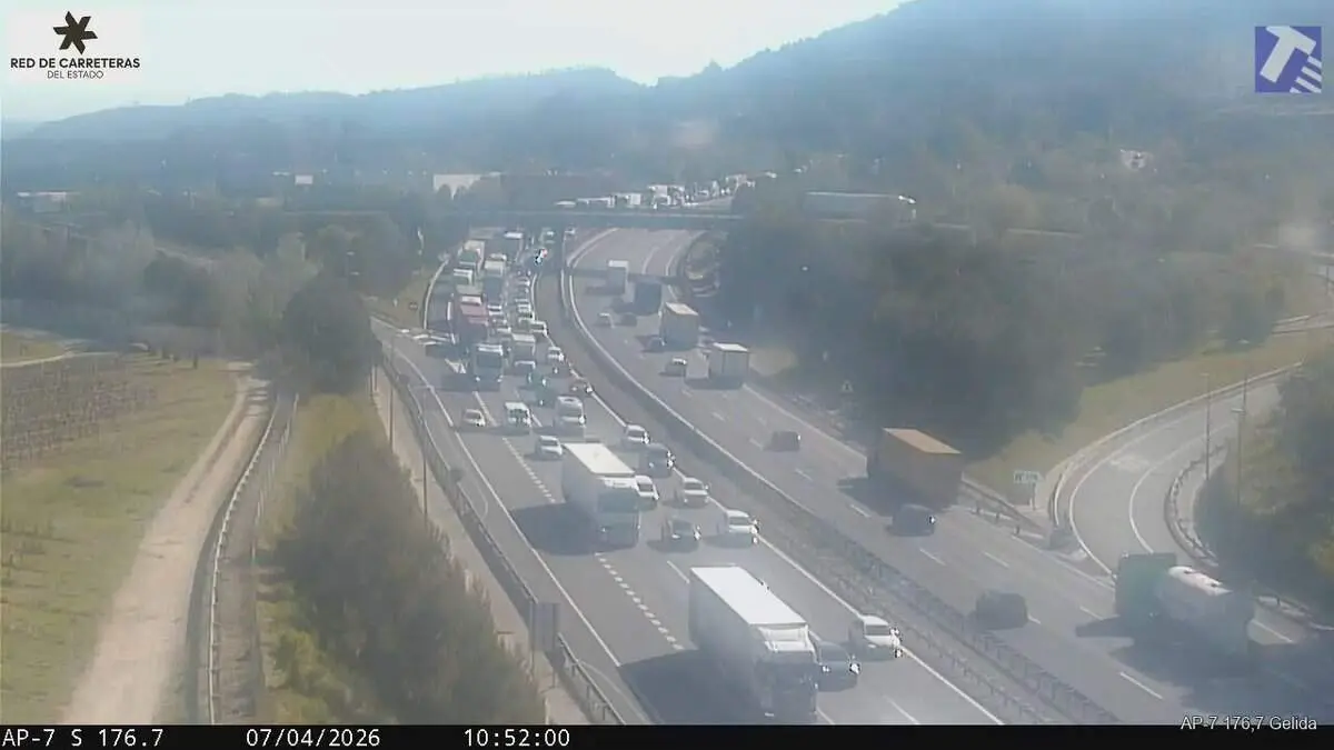 Imatge de les obres a l&rsquo;AP-7 a Gelida amb aturades de tr&agrave;nsit de 3 km en sentit sud cap a Tarragona