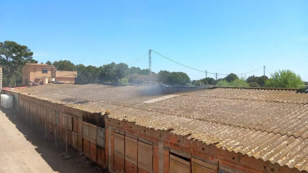 Incendi controlat crema un magatzem a Reus sense causar ferits ni danys personals a prop de la carretera TP-7211 &mdash; Imagen de la Fuente