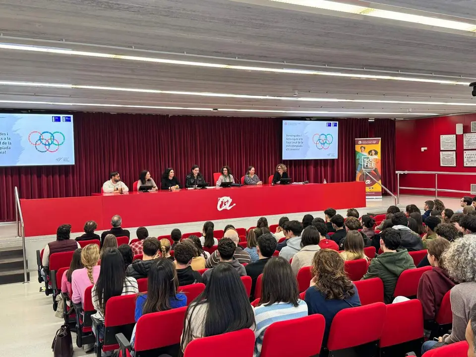 Els guanyadors locals de la XVII Olimp&iacute;ada d'Economia que destaquen a Tarragona amb &egrave;xit i innovaci&oacute; &mdash; Imagen generada por IA