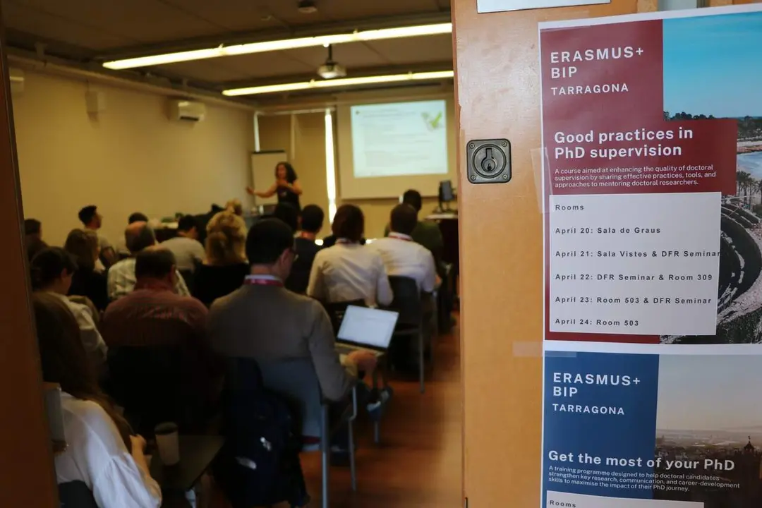 Campus de la URV amb estudiants internacionals i activitats que fomenten la internacionalitzaci&oacute; universit&agrave;ria &mdash; Imagen de la fuente