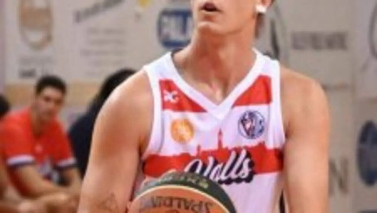 Ra&uuml;l Neila renova amb el CB Valls despr&eacute;s de superar una greu lesi&oacute; i tornar a la competici&oacute; de b&agrave;squet principal &mdash; Imagen de la Fuente