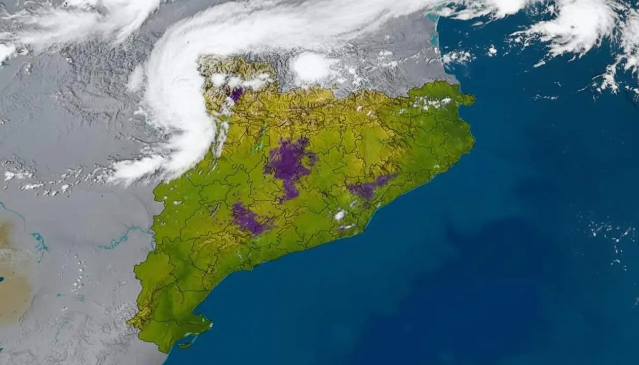  Tempesta intensa amb pedra al Pirineu el 30 d&rsquo;abril alerta per x&agrave;fecs forts i r&agrave;fegues de vent persistents &mdash; Imagen generada por IA 