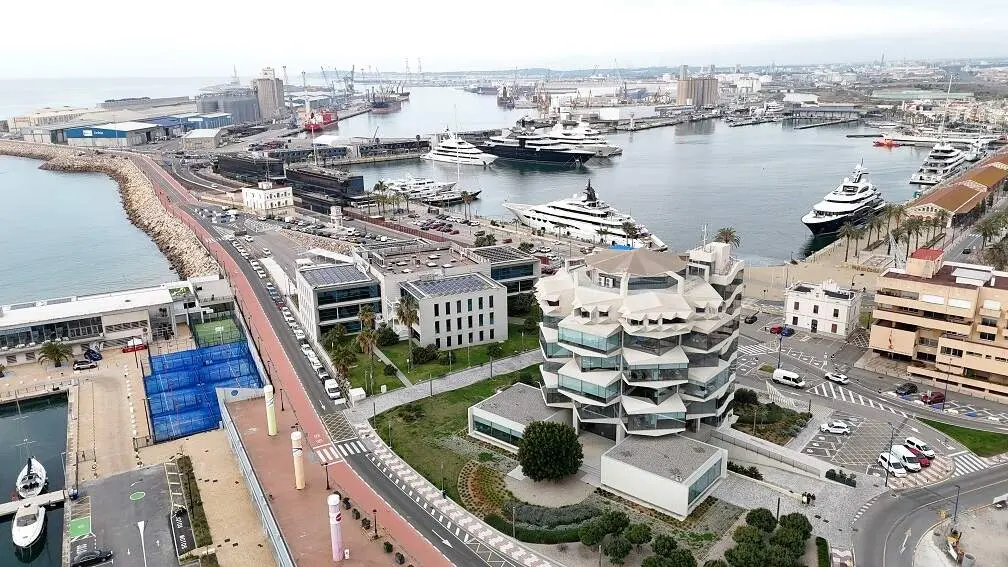 Vista panor&agrave;mica del Port de Tarragona com a motor econ&ograve;mic clau al sud de Catalunya amb necessitats urgents de desenvolupame &mdash; Imagen de la Fuente