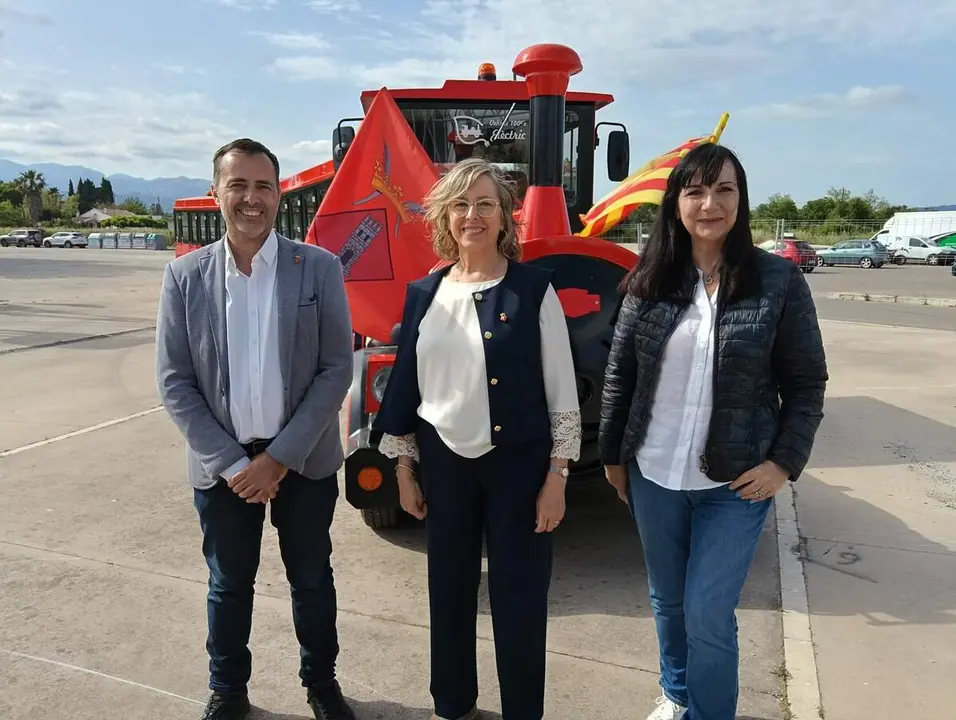  El nou tren tur&iacute;stic de Tortosa presentat a Expoebre amb la Tuna Folk per celebrar els 100 anys del Carrilet &mdash; Imagen de la Fuente 