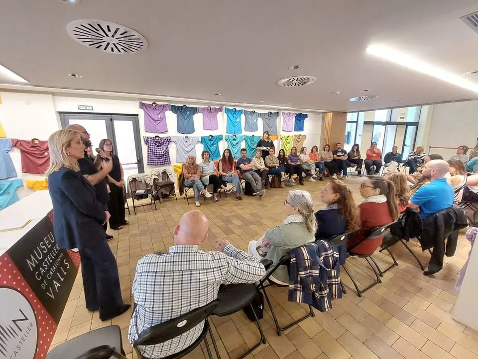  L'alcaldessa de Valls i educadors debatent la transici&oacute; educativa de l'escola a l'institut en una jornada clau &mdash; Imagen de la Fuente 